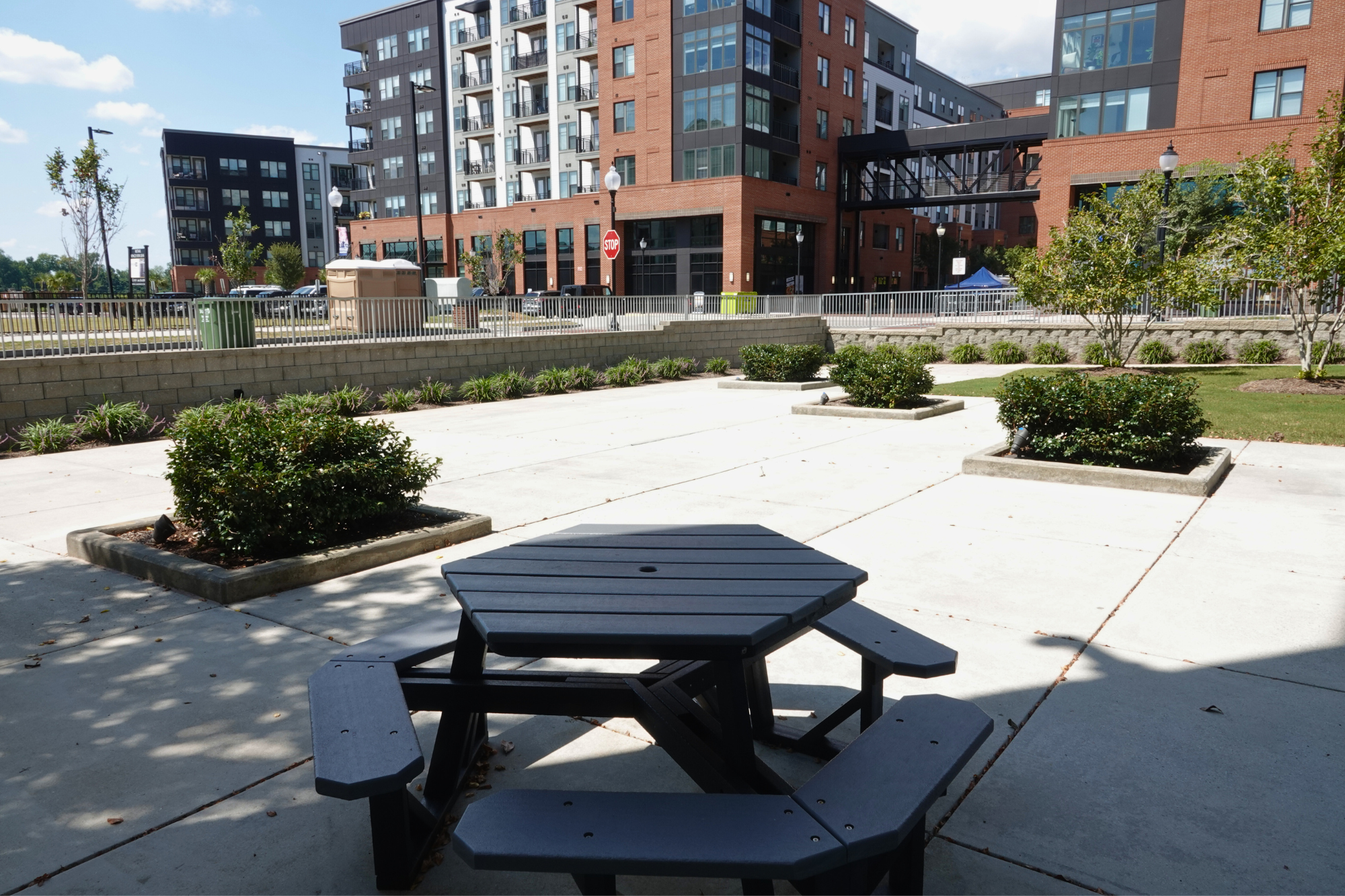 Skyline Center rentable west plaza