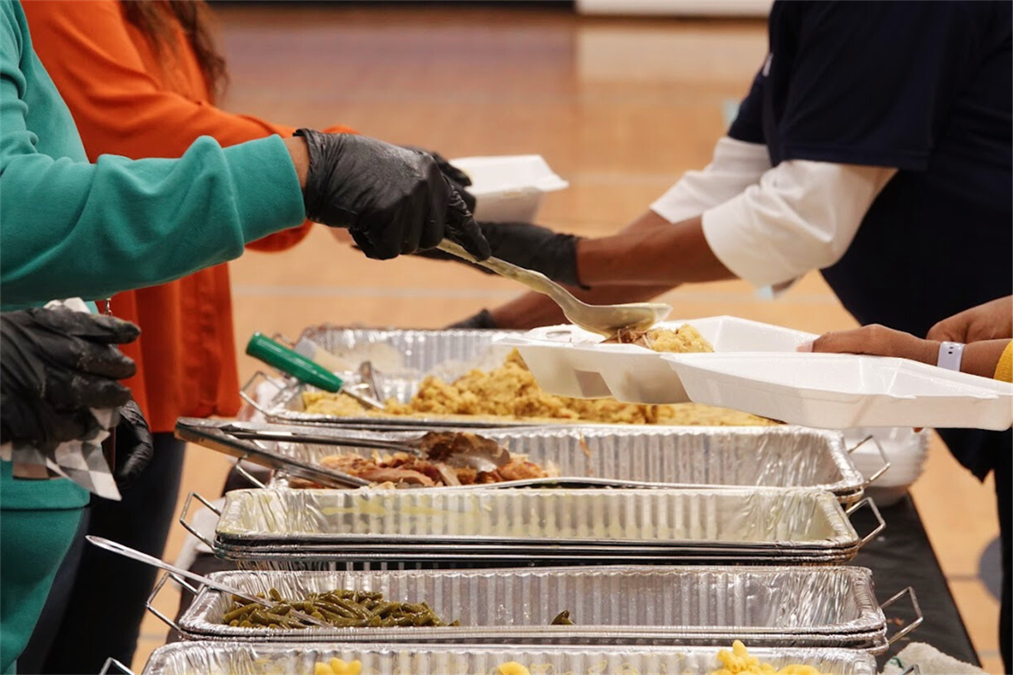 Thanksgiving senior lunch.png